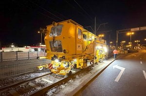 W Poznaniu trwa podbijanie torów tramwajowych. Prace prowadzone są w nocy  Foto: materiały prasowe / MPK Poznań