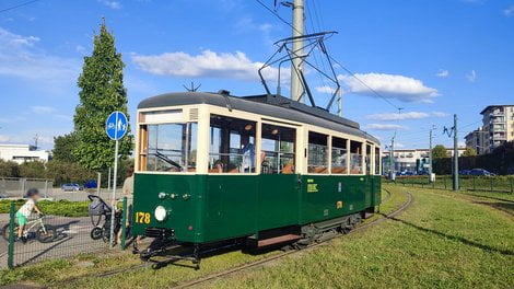 Premiera wagonu N nr 178 ze Stoczni Gdańskiej. Zabytkowe tramwaje i autobusy na liniach turystycznych  Foto: materiały prasowe / MPK Poznań