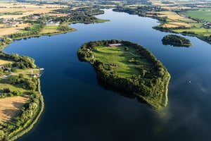 Wyspa Ostrów Lednicki Foto: M. Popek / Muzeum na Lednicy Wyspa Ostrów Lednicki Foto: M. Popek / Muzeum na Lednicy