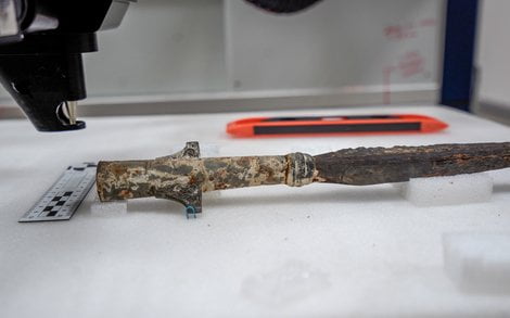 Badanie XRF  Foto:  Mateusz Popek / Muzeum na Lednicy 