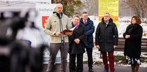 Pierwszy Orlik w Suchym Lesie - konferencja Ministra Sportu Foto: Ministerstwo Sportu i Turystyki Pierwszy Orlik w Suchym Lesie - konferencja Ministra Sportu Foto: Ministerstwo Sportu i Turystyki