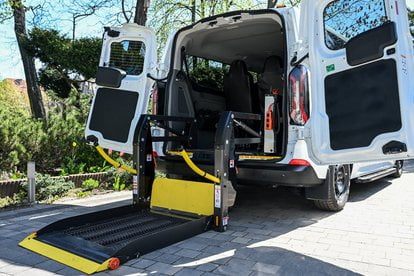 Samochod dla osob z niepelnosprawnoscia UMP (2)  Foto: UMP