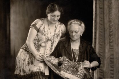 Wiesława i Helena Cichowicz, ok. 1920r. Foto: archiwum Muzeum Kultur Świata Wiesława i Helena Cichowicz, ok. 1920r. Foto: archiwum Muzeum Kultur Świata