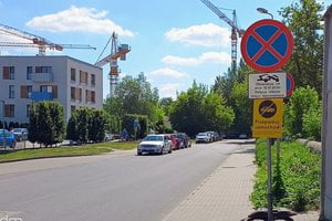 Prace na ulicach Wilkońskich, Nałkowskiej i Niemcewicza  Foto: Prace na ul. Nałkowskiej rozpoczną się 10 czerwca. Oznakowanie mówiące o konieczności przeparkowania