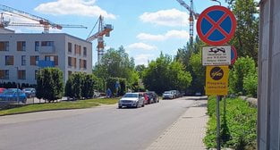 Prace na ulicach Wilkońskich, Nałkowskiej i Niemcewicza  Foto: Prace na ul. Nałkowskiej rozpoczną się 10 czerwca. Oznakowanie mówiące o konieczności przeparkowania