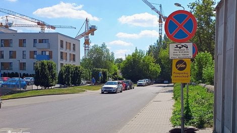 Prace na ulicach Wilkońskich, Nałkowskiej i Niemcewicza  Foto: Prace na ul. Nałkowskiej rozpoczną się 10 czerwca. Oznakowanie mówiące o konieczności przeparkowania