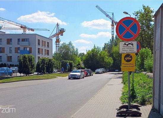 Prace na ulicach Wilkońskich, Nałkowskiej i Niemcewicza  Foto: Prace na ul. Nałkowskiej rozpoczną się 10 czerwca. Oznakowanie mówiące o konieczności przeparkowania