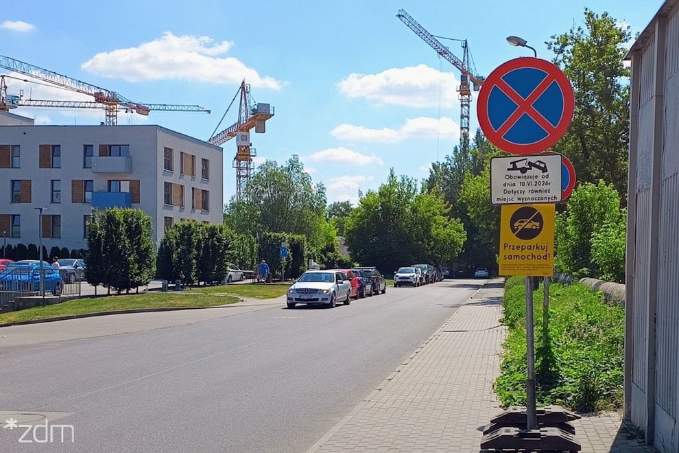 Prace na ulicach Wilkońskich, Nałkowskiej i Niemcewicza  Foto: Prace na ul. Nałkowskiej rozpoczną się 10 czerwca. Oznakowanie mówiące o konieczności przeparkowania