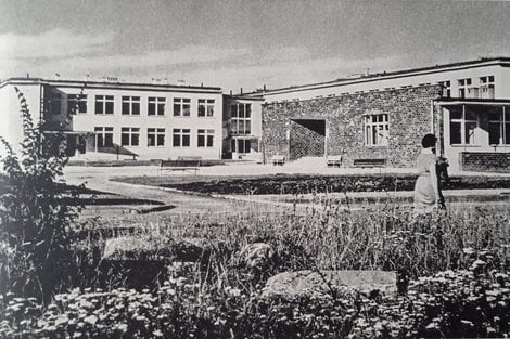 Kornicka przychodnia  Foto:  [Józef Myszkowski, Album Poznań Wydawnictwo Poznańskie 1964  s.173 Zegrze historia i wsp]