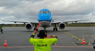 POZ_KLM samolot lotnisko Lawica  Foto: materiały prasowe